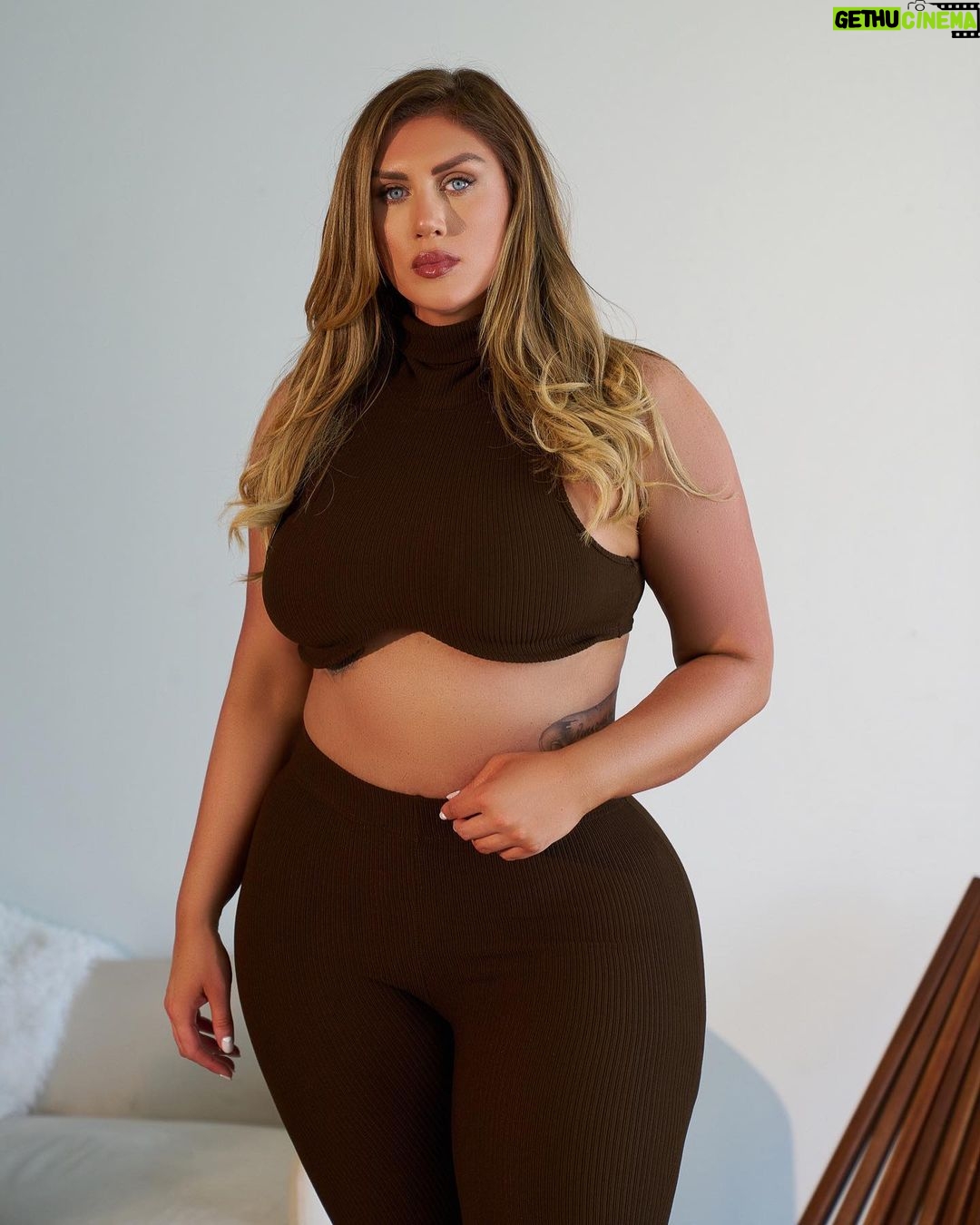 Sophie Hall Instagram – Fav 1-6? 🤎 @fashionnovacurve | Gethu Cinema