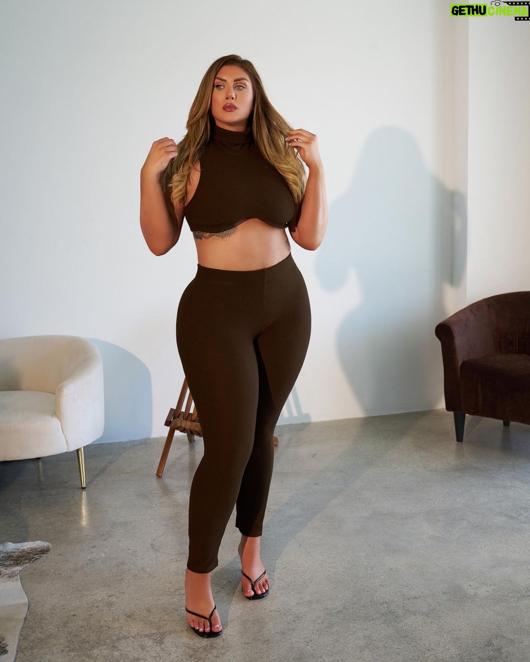 Sophie Hall Instagram - Fav 1-6? 🤎 @fashionnovacurve
