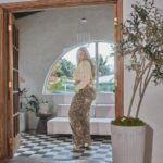 Sophie Hall Instagram - Do you see me? @fashionnovacurve Stayn’ In Tune Sweater- 1X Topanga Camo Cargo Pant- 3X