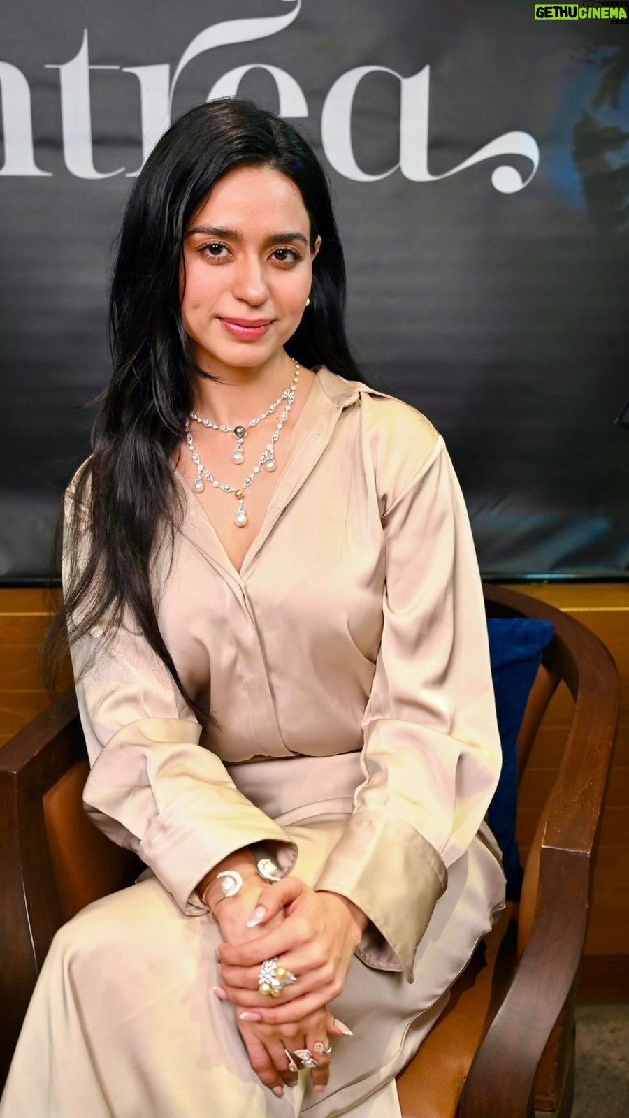 Soundarya Sharma Instagram - @purvakothari16 in conversation with the ever so energetic and bubbly @iamsoundaryasharma. Hear them talk about pursuing careers they are ever so passionate about. Soundarya also shares how she manages to don multiple hats “I think I’m really fortunate that my family understands my passion for acting and they let me be who I am and be able to do even bit what you want to do in life” #intreajewels #jewellery #diamondjewellery #soundaryasharma #womeninbusiness #womensupportingwomen #womenempoweringwomen #womenentrepreneurs