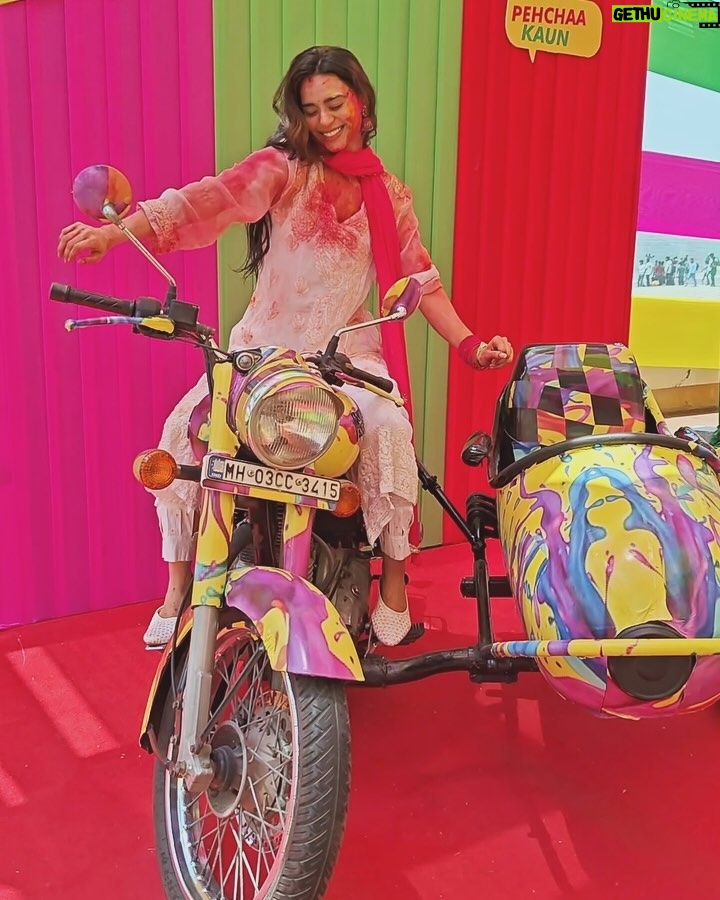 Soundarya Sharma Instagram - इस बार नये रंग दिखे 🥳 रंग बरसे on Later - Gram 🌈 बुरा ना मानो होली है 🤩❤️💚💛💜 वैसे सूट जचता है ना मुझपे 😎!? #Holi #colors #colorsofInstagram #SoundaryaSharma #holihai #festivals #indian #india #splash #trendingnow #instagood #gram