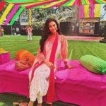 Soundarya Sharma Instagram - इस बार नये रंग दिखे 🥳 रंग बरसे on Later - Gram 🌈 बुरा ना मानो होली है 🤩❤️💚💛💜 वैसे सूट जचता है ना मुझपे 😎!? #Holi #colors #colorsofInstagram #SoundaryaSharma #holihai #festivals #indian #india #splash #trendingnow #instagood #gram