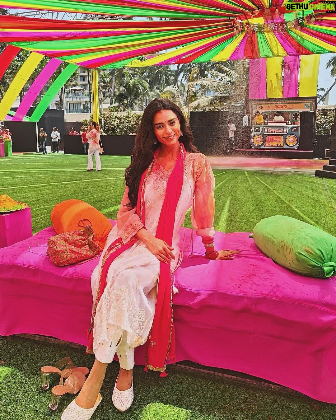 Soundarya Sharma Instagram - इस बार नये रंग दिखे 🥳 रंग बरसे on Later - Gram 🌈 बुरा ना मानो होली है 🤩❤️💚💛💜 वैसे सूट जचता है ना मुझपे 😎!? #Holi #colors #colorsofInstagram #SoundaryaSharma #holihai #festivals #indian #india #splash #trendingnow #instagood #gram