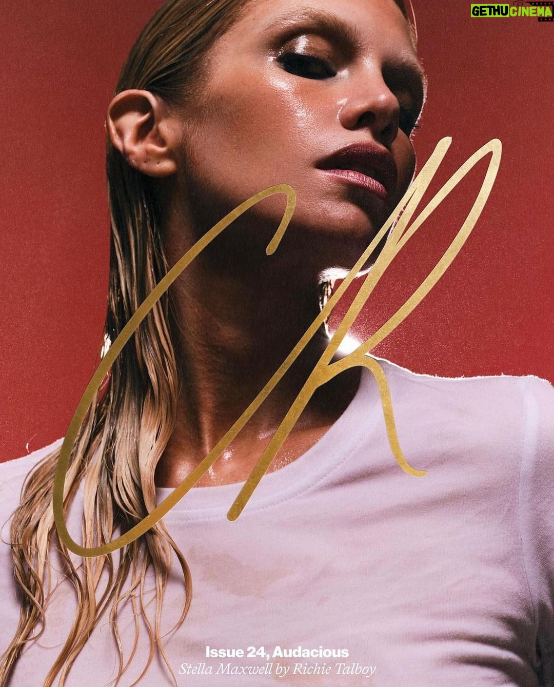 Stella Maxwell Instagram - Audacious yet Gracious ❤️ Thank you @crfashionbook @carineroitfeld @vladimirrestoinroitfeld Merci J’adore x Photographed by @okrichie ❤️ @calvinklein