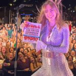 Suki Waterhouse Instagram - I’m currently reading my air fryer cookbook while on our way to Austin. Thanks for making me feel so at home NC! Love you guys ❤️❤️