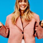 Suki Waterhouse Instagram - Elle September cover 🩵 Thank you to the amazing Elle team for making it happen! Photos by @dannykasirye ❤️ Words by @lauraantoniajordan EIC @kenyahunt Stylist @jennedykennedy Hair @davidvoncannon Makeup @makeupvincent Nails @erihandanail Creative Director @tom_houseofusher Fashion Director @avrilmair Talent Director @lottielumsden Associate Editor @lenadecasparis Talent Editor @olivia__blair Producer @carlaholdforth On Set Producer @leoneioannou Styling Assistant @powelle__