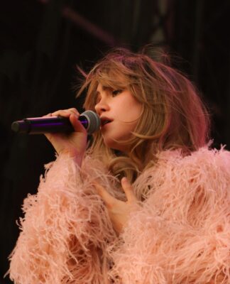 10 Suki Waterhouse Instagram Photos That Got Major Love