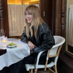 Suki Waterhouse Instagram - @fendi @kimjones @delfinadelettrez @silviaventurinifendi thanks for having me! 💕