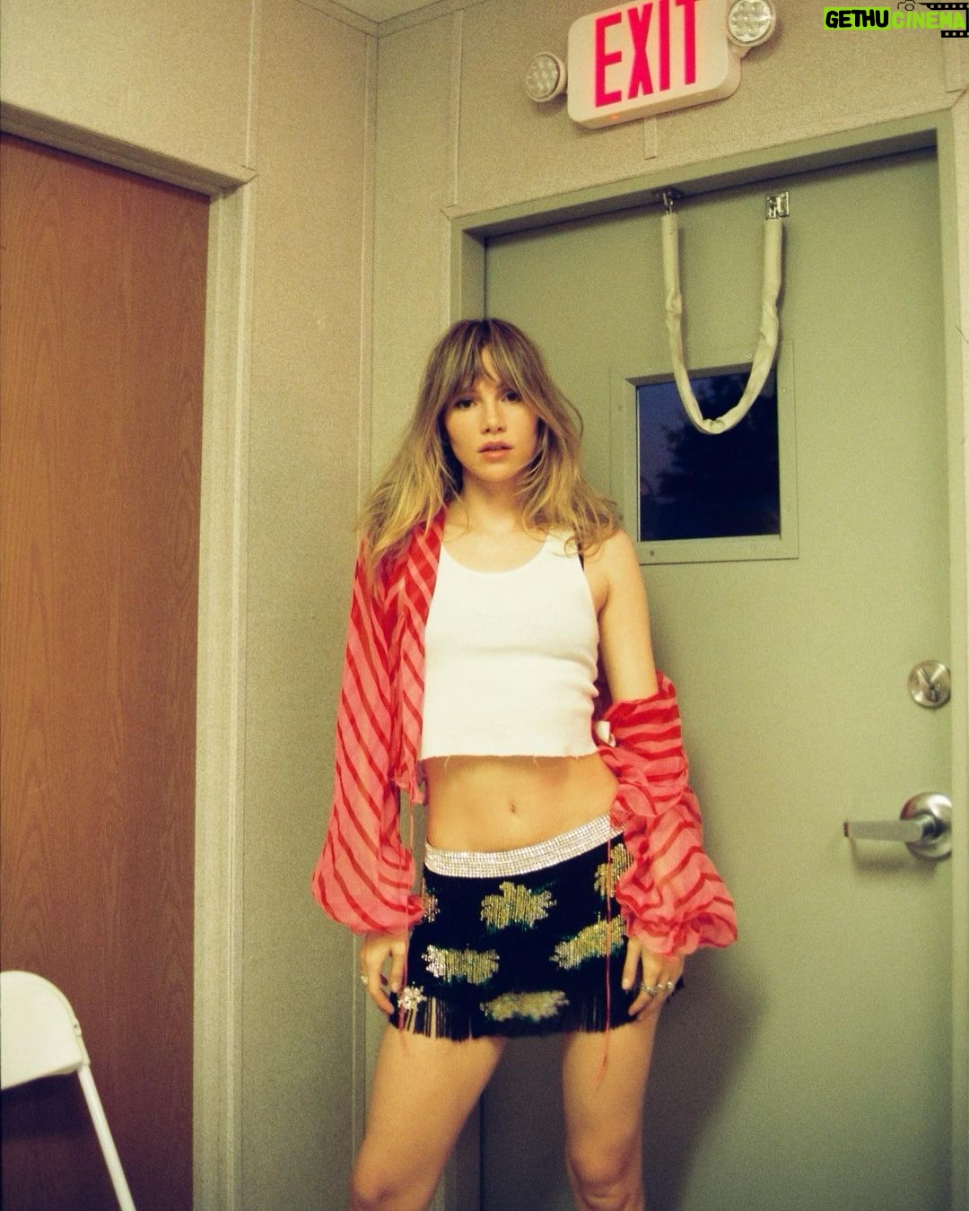 Suki Waterhouse Instagram - festival season hath begun! ❤️❤️ on film by @worldfamousmuriel & @emiliapaige.s @brittany.isaacson