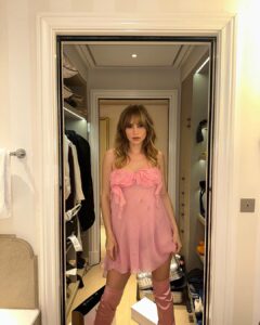 Suki Waterhouse Instagram - Please ignore the stains.