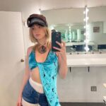 Suki Waterhouse Instagram - styled by closet cleanout ⭐️⭐️⭐️⭐️