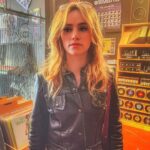 Suki Waterhouse Instagram - this is a Graham Dunne Stan account @wllhrrsn