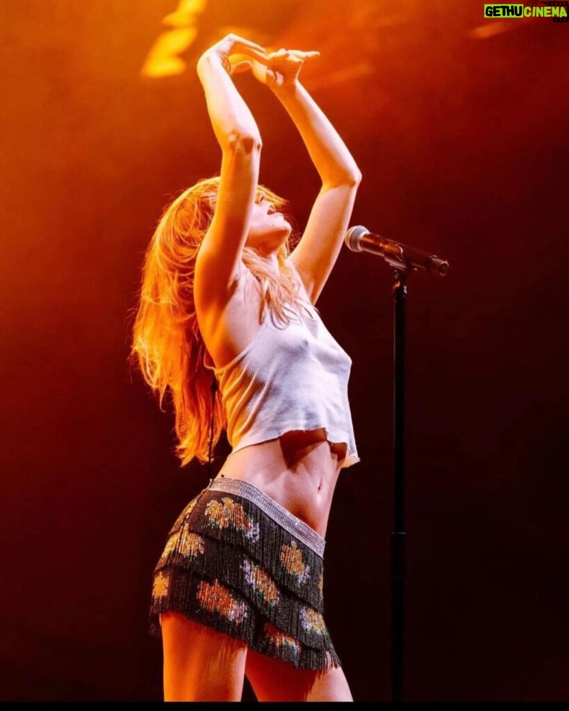 Suki Waterhouse Instagram - My first ROO! Thank you so much for being with me last night. So much love @bonnaroo ❤️❤️❤️ photos: @dusana @worldfamousmuriel vids @worldfamousmuriel Bonaroo