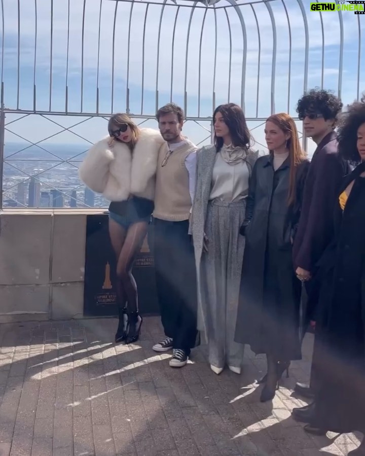 Suki Waterhouse Instagram - the top of the empire state building in no pants. a dream come true