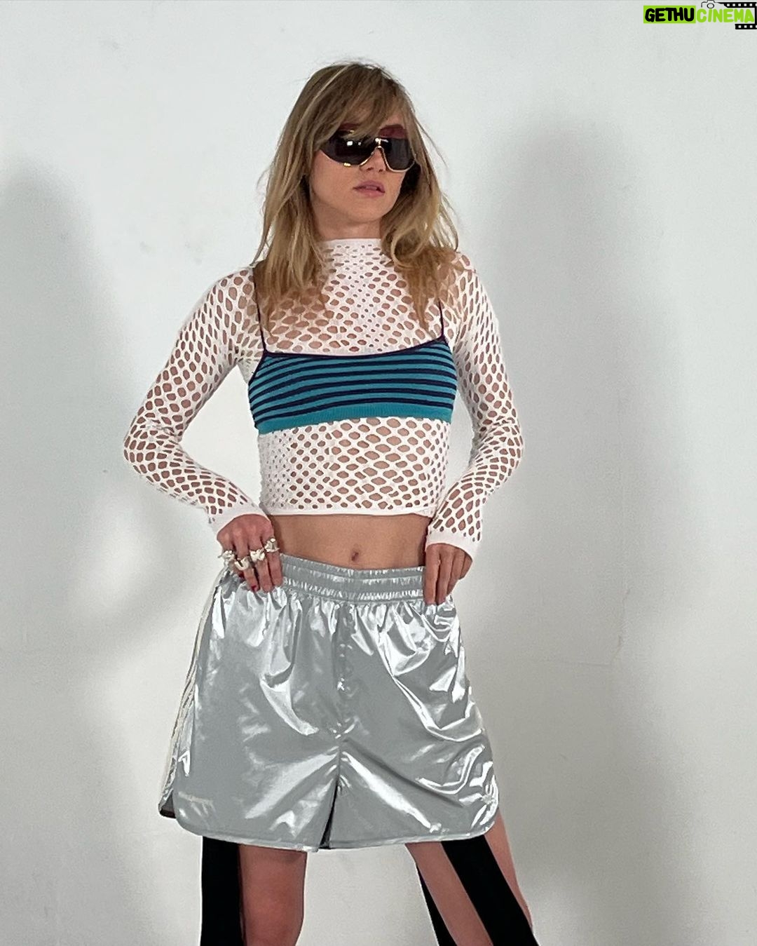 Suki Waterhouse Instagram - styled by closet cleanout ⭐️⭐️⭐️⭐️
