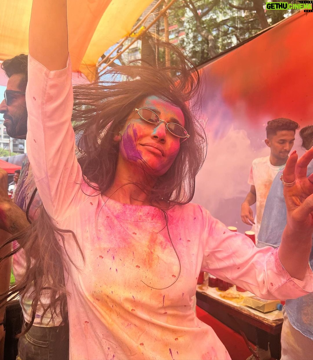 Surbhi Jyoti Instagram - Happy Holi Everyone ✨✨❤️❤️