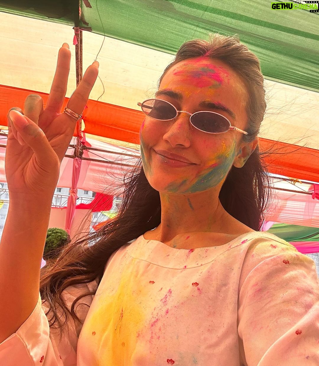 Surbhi Jyoti Instagram - Happy Holi Everyone ✨✨❤️❤️