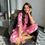 Surbhi Jyoti Instagram - "Late call time" face 🥰 #iykyk . . . . . . Comfy in @priyakeswani_label