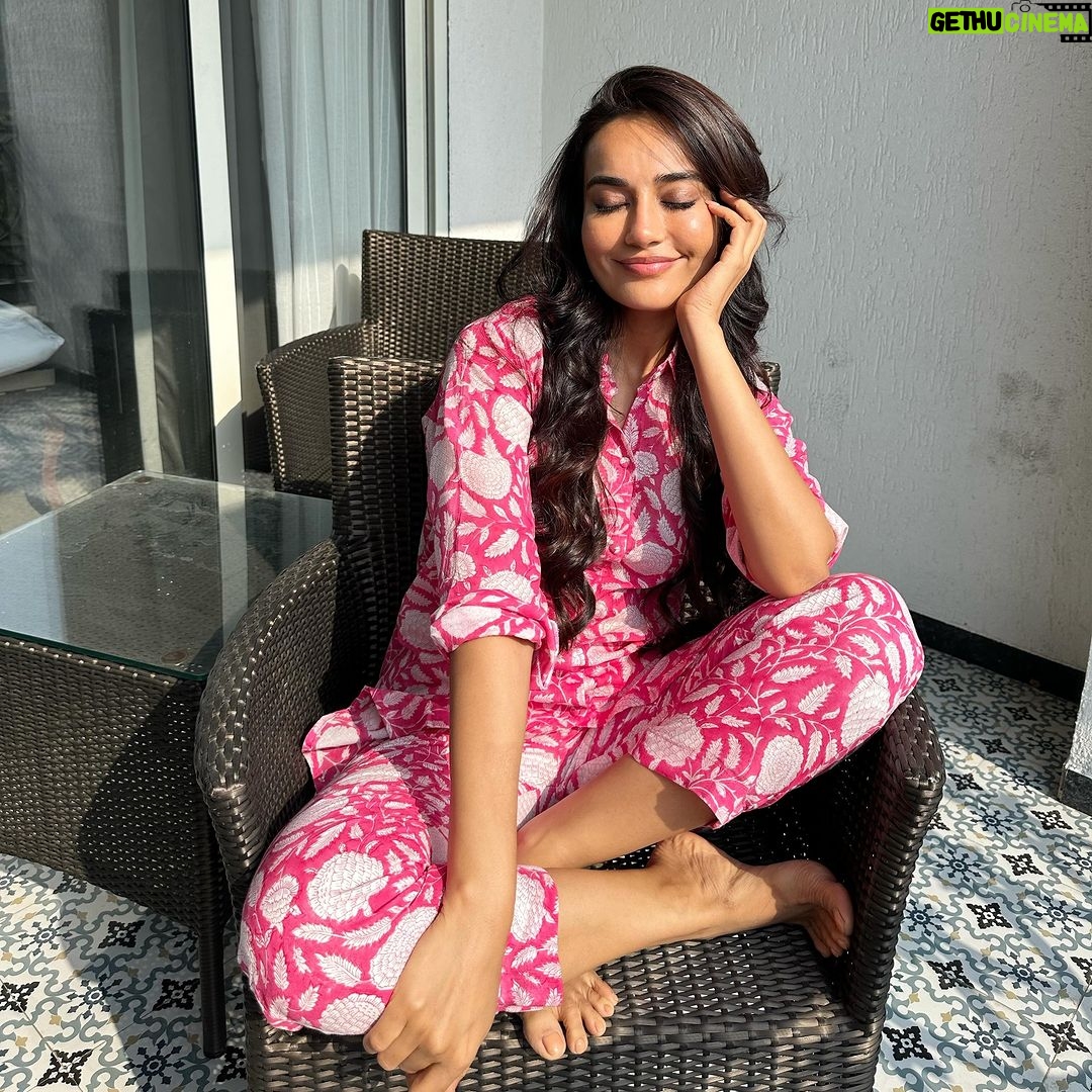 Surbhi Jyoti Instagram - "Late call time" face 🥰 #iykyk . . . . . . Comfy in @priyakeswani_label
