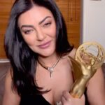 Sushmita Sen Instagram – Thank you @ibollywoodlife for this wonderful honour!!!😁❤️💃🏻 #PerformerOfTheYear #OTT #BLAwards2024  #Taali #Aarya3 🙏

I dedicate this Award to #TeamAarya & #TeamTaali …and to my God, for helping me see this through!!!❤️

The greatest Award remains the love, appreciation & loyalty of my Audiences…Thank you for bringing me BACK!!!😉👊❤️😁

I love you guys!!! #duggadugga 💃🏻

@madhvaniram @shraddhapasi @bluhills @amitamadhvani @officialrmfilms @disneyplushotstar #castandcrew 👏🤗❤️

@ravijadhavofficial @gseamsak @afeefanadiadwala @officialjiocinema @shreegauri_sawant #castandcrew 👏🥰