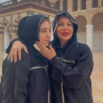 Suzan Negm ElDein Instagram - لعلها ليلة القدر ...🙏 فاجعلها يارب ليلة لجبر القلوب والخواطر واستجابة الدعاء🙏🏻 مع آخر أيام الشهر الكريم بدي اتمنالكن كل خير ومحبة، الله يجمعكن دائماً مع حبايبكن على السعادة والفرح وراحة البال، رمضان بيحلى مع العيلة الله يجمع كل مشتاق بعيلتو.. تضلوا بخير يارب 🤲🏻🤍 . #سوزان_نجم_الدين #سارة_الأتاسي #ليلة_القدر #رمضان2024 Damascus, Syria