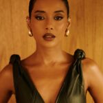 Taís Araújo Instagram - EMERGÊNCIA DO POP🚨Veja como está Maria da Penha após 12 anos de estreia da Girlband BR ‘Empreguetes’ HOJE no #AltasHoras especial ‘Cheias de Charme’ 😂🤪 Obs: sempre quis fazer isso! Perde não, é depois do #BBB24 na @tvglobo 🏃🏼‍♀️: @ritalazzarotti 💇🏽‍♀️💄: @welidaq 📸: @andrenicolau 🎥: @itaiaraandrade