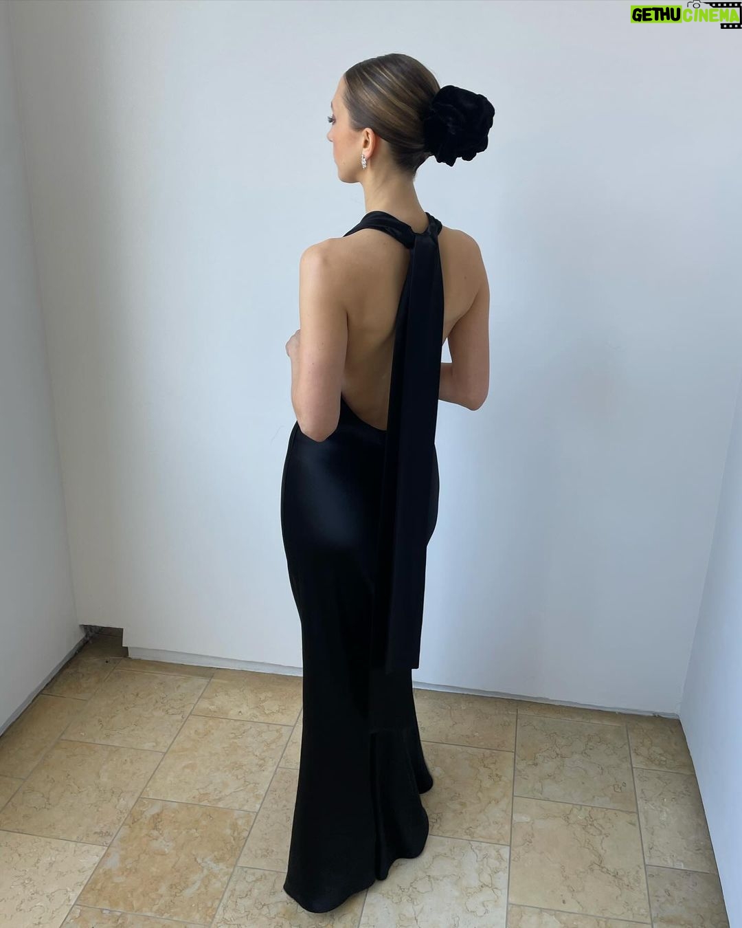 Taissa Farmiga Instagram - Feeling extremely grateful for celebratory moments โจ 30th SAG Awards with my @gildedagehbo crew hairstyling: @brianfisherhair ๐งก m/u: @u.z.o ๐๐ผ styling: @thegangram @alexandraimgruth @saulee @davidyurman @normansilverman Merci ร tous ๐ซถ๐ผ @hbo @netflix @sagaftra @sagawards 3rd ๐ธ cred Jon Braun Los Angeles, California