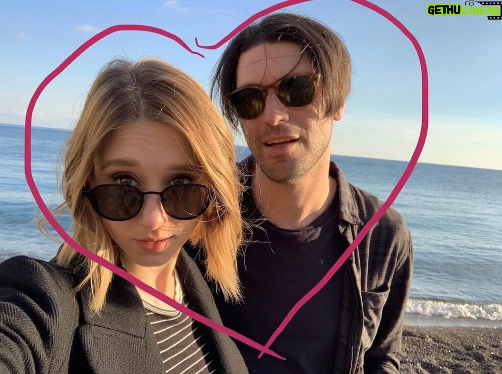 Taissa Farmiga Instagram - Happy day of birth(!) to this foxy fox who looks even foxier when he’s got a slice of pizza in his hand 👾👾👾 Italy Amalfi Coast