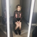 Taissa Farmiga Instagram - Check meow-t 😸 Bts pic from @themulefilm press day yesterday 📸+💆🏼‍♀️: @brianfisherhair 💄: @eleanormakeup 👗: @micaela L'Ermitage Beverly Hills