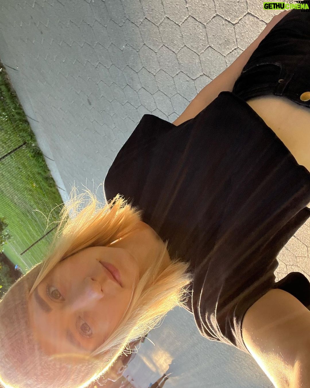 Taissa Farmiga Instagram - ☀️ n 🌈 where ever i'm @ , there i am.