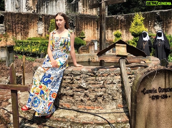 Taissa Farmiga Instagram - Ciudad de México 🇲🇽 Official start for #TheNun movie promotion was perfectly horrific... In complete awe of Mexico, the stunning country and its people. Cannot thank you enough for your welcoming hearts, kindness and generosity 🖤🙏🏼 A 400 year old convent as a backdrop for our junket was utter genius, perfection and just the right amount of sinister. #LaMonja #CDMX #GraciasPorTodo #peacefulspirits Convento Descierto De Los Leones