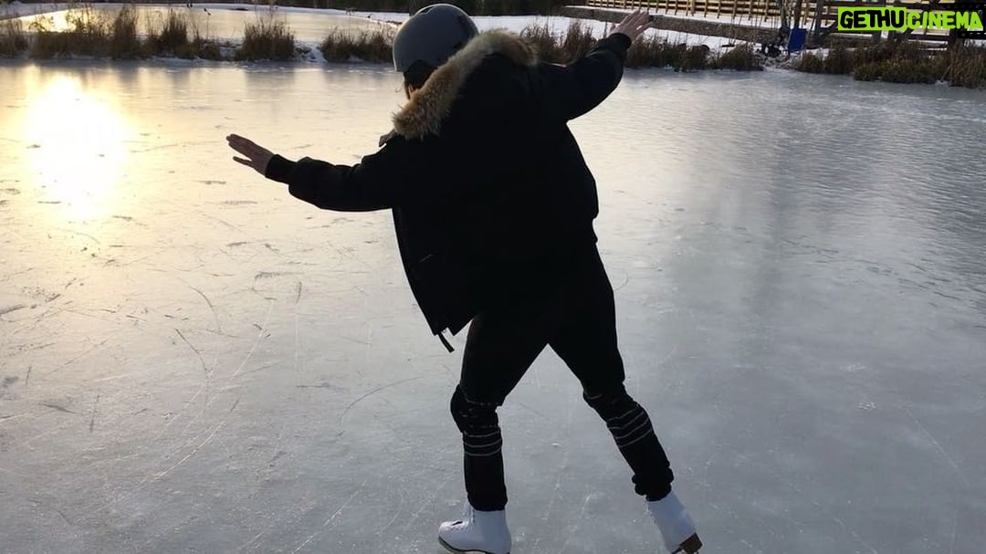 Taissa Farmiga Instagram - Frozen shenanigans at the Big White House ⛄️