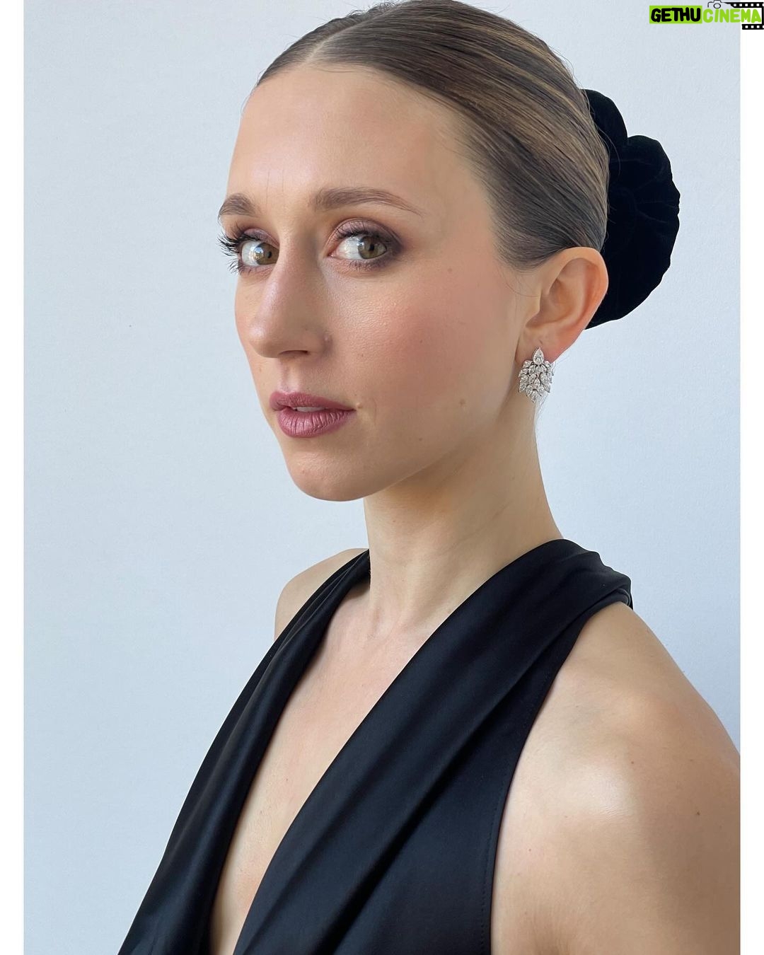 Taissa Farmiga Instagram - Feeling extremely grateful for celebratory moments โจ 30th SAG Awards with my @gildedagehbo crew hairstyling: @brianfisherhair ๐งก m/u: @u.z.o ๐๐ผ styling: @thegangram @alexandraimgruth @saulee @davidyurman @normansilverman Merci ร tous ๐ซถ๐ผ @hbo @netflix @sagaftra @sagawards 3rd ๐ธ cred Jon Braun Los Angeles, California