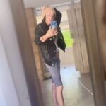 Taryn Manning Instagram - You catch more bees with honey 🍯 🐝 It’s feeling a little crazy with all these threats. Makes ya wonder why the emergency signal was practiced. Just stay vigilant 👀