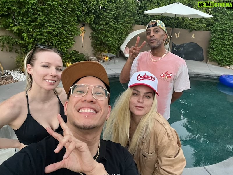 Taryn Manning Instagram - Wonderful day with these beautiful people @pandagangcollective @patrick2xs @unconsciousobserver @jnadre 🐼❤️💰