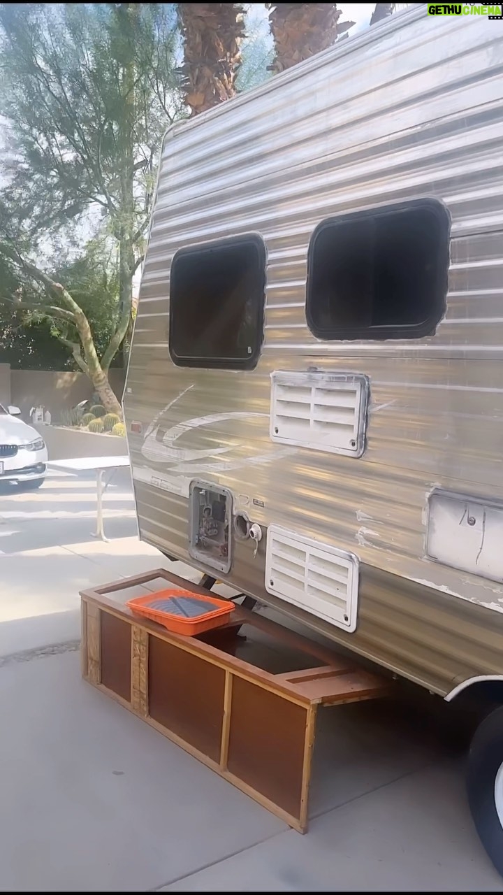 Taryn Manning Instagram - Wow 🤩 #RV renovations
