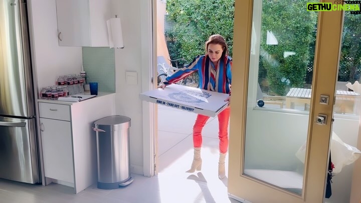 Taryn Manning Instagram - not #pizza talk again Hollywood 👻🤭😩 my CEO @celeste_octavia_lovesexi Always ready for my improv 🎥 #actors #acting having fun! WHAT A CONCEPT 👸