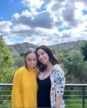 Taryn Manning Instagram - So excited for our podcast episode  @whitneycummings you’re amazing and made my year! 🌟⭐️🌟 as well as our amazing company and evening to follow #blast #imhappy