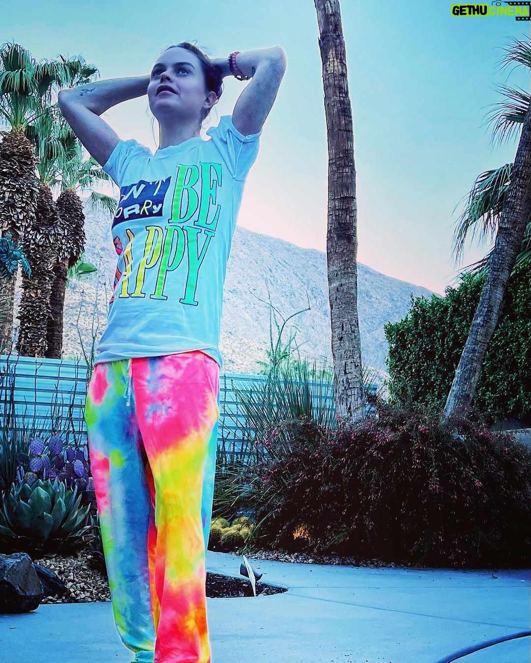 Taryn Manning Instagram - Don’t worry be happy ⭐️