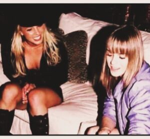 Taryn Manning Instagram - In case some of my new followers didn’t know that was me in #crossroads with #britneyspears #mimi on #netflix B.S. Is the most kind loving eccentric rad artist ever. Never forget it. Love my pal. Forever. #droids #clones #dead it’s fun to see you fall for it though 🤫😁