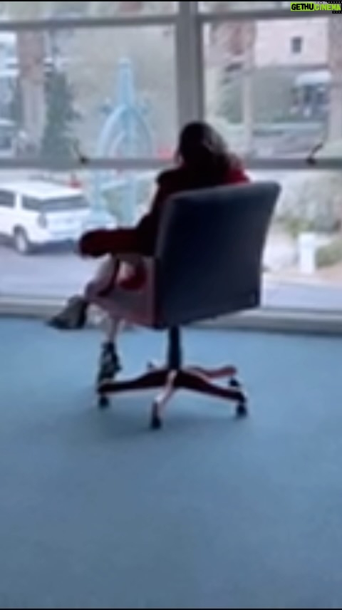 Taryn Manning Instagram - But are you ready? Do you think you have the acting chops? Can you handle being rejected over and over? If so, then let’s go!!! 🎭🎬 #improve #sofun #actingclass #lovetoteach @ameliacarlo #scene #partner 🎭 #theblurry
