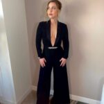 Taylor Tomlinson Instagram - About last night ✨ #emmys Styled by @taraswennen Makeup by @amberdmakeup Hair by @kikihaircutter Nails @chuenails Jumpsuit - @reemacra Shoes - @jimmychoo Ring- @swarovski Earrings- @jaredthegalleriaofjewelry
