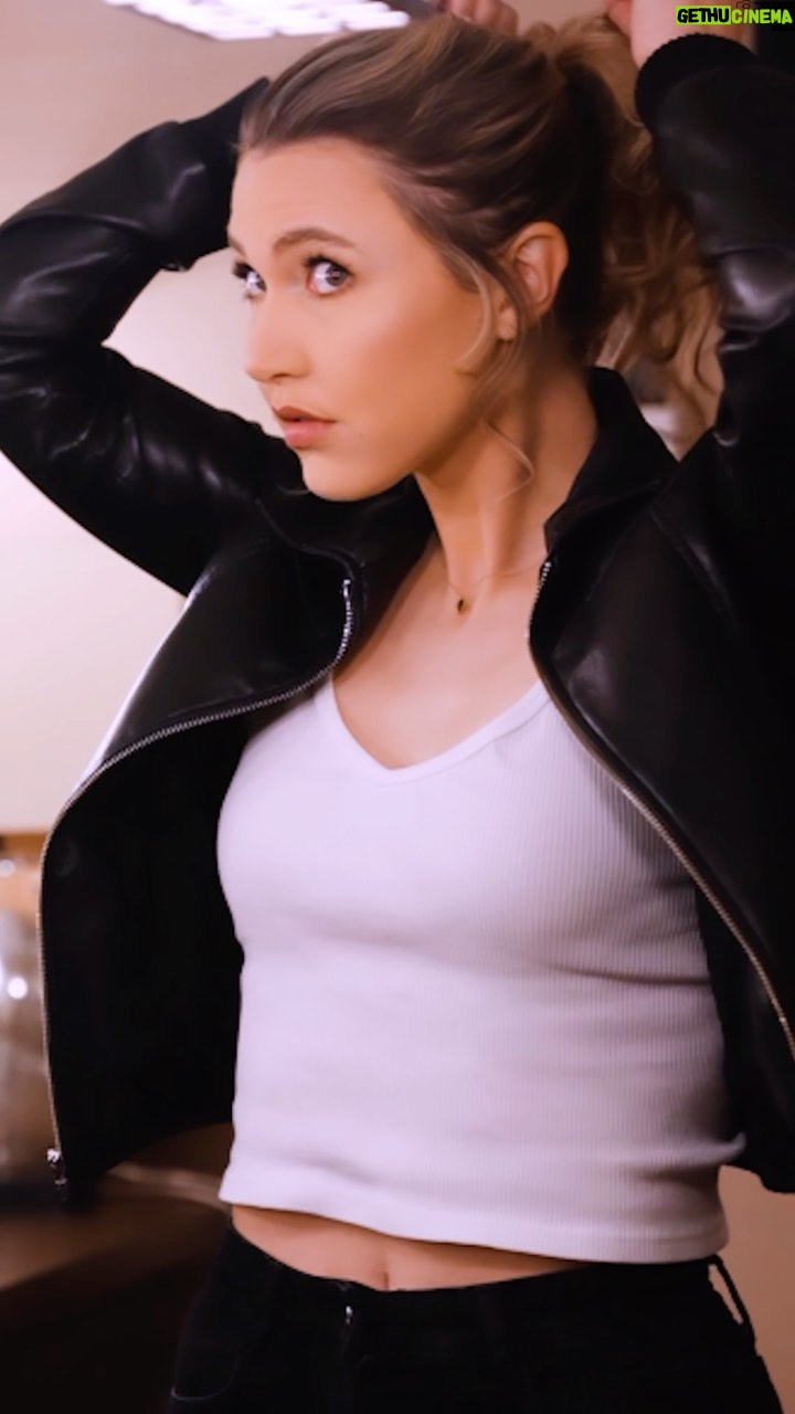 Taylor Tomlinson Instagram - Tour starts back up next week! Tickets for North Charleston, Atlanta, Minneapolis, Chicago, Boston, Pittsburgh, and so many more cities available @ ttomcomedy.com π: @makeup_by_angelaa π₯: @wilderpolitte