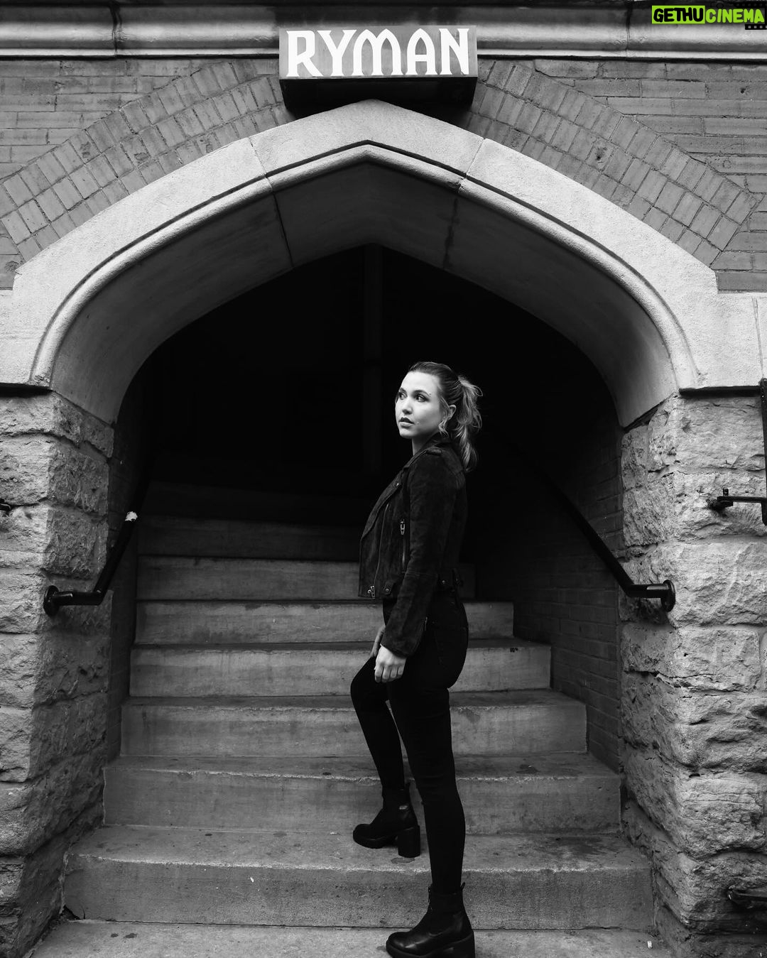 Taylor Tomlinson Instagram - @taylortomlinson’s headed back to the Ryman this week on her “The Have It All” Tour, and we’re teaming up to give one lucky winner a chance to be in the pews! 🎙️✨ To enter to win: 👉 follow both accounts 👉 tag a friend in the comments 👉 share this post to your story Good luck! 💒