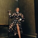 Taylor Tomlinson Instagram - Thank you @vanityfair for letting me play dress up ✨   Interview: Britt Hennemuth @britthennemuth   Photographer: Nick Riley Bentham @nickrileybentham   Stylist: Olivia Weeden @olivianicoleweeden   Hair: Kiki Heitkotter @kikihaircutter   Makeup: Amber Dreadon @amberdmakeup   Nails: Alex Jachno @ajax_jachno