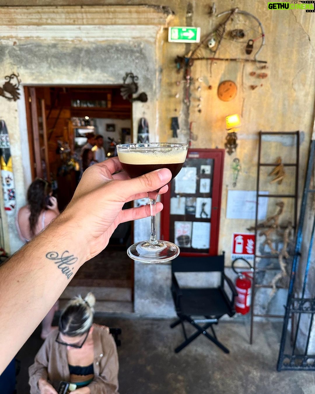Tommaso Zorzi Instagram - L’Espresso Martini è il mio drink preferito Stromboli