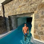 Tommaso Zorzi Instagram – “Amo il sole, l’erba, la gioventù.” Era di Pasolini ma comunque sono d’accordo. Specialmente sull’erba.

@cavotagoomykonos 
supplied Cavo Tagoo Mykonos