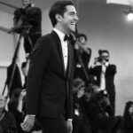 Tommaso Zorzi Instagram - Non volevo che fosse l’abito il protagonista della mia Venezia, ma l’opera commovente che ho avuto l’onore di vedere. Oggi ho metabolizzato appieno “Il signore delle formiche” e vi consiglio vivamente di andare al cinema. Detto questo beccatevi sta carrellata. Palazzo del Cinema di Venezia