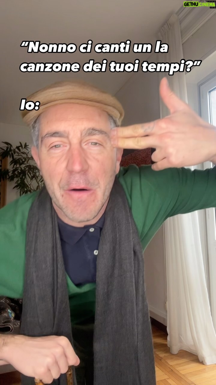 Tommaso Zorzi Instagram - La mia tipa sfila Fendi, se la guardi poi le prendi.