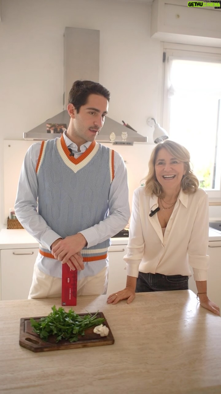 Tommaso Zorzi Instagram - #ad Barilla ha voluto riunire in cucina me e mia mamma.. poteva essere un disastro, invece… #AlBronzoALaCarte #BarillaAlBronzo @barillaitalia